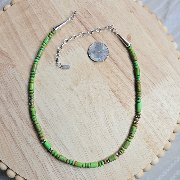 NA Running Bear Green Gaspeite Bead Necklace - Picture 4 of 7
